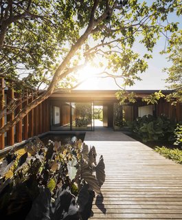 A Brazilian Home With a Touch of Japanese Zen - Photo 5 of 10 -