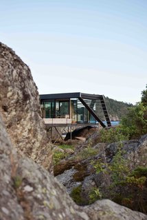 A Norwegian Summer Cabin Embraces the Rocky Terrain - Photo 9 of 10 -