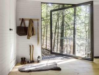 A Dramatic Tree House by Budget-Conscious DIY Builders - Photo 5 of 12 -
