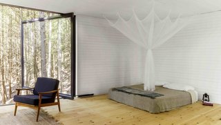 A Dramatic Tree House by Budget-Conscious DIY Builders - Photo 6 of 12 -