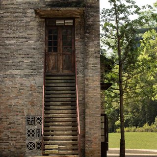 A Chinese Sugar Mill From the 1960s Becomes a Cave-Inspired Hotel - Photo 4 of 17 -