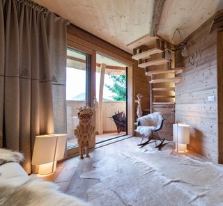 These Tree Houses in the Dolomites Look Like Egg-Shaped Pinecones - Photo 8 of 11 -