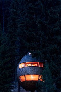 These Tree Houses in the Dolomites Look Like Egg-Shaped Pinecones - Photo 10 of 11 -