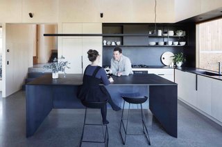 A Bushland Home in Melbourne That's Divided Between Two Pavilions - Photo 5 of 13 -