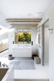 A Dreamy Loft in Prague With Castle Views and an Onyx Moon - Photo 8 of 17 -