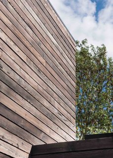 This London Prefab Made of 7 Modules Was Raised in Just One Day - Photo 2 of 9 -