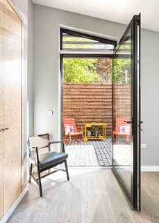 This London Prefab Made of 7 Modules Was Raised in Just One Day - Photo 4 of 9 -