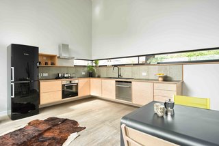 This London Prefab Made of 7 Modules Was Raised in Just One Day - Photo 5 of 9 -