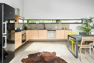 This London Prefab Made of 7 Modules Was Raised in Just One Day - Photo 6 of 9 -