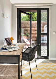 This London Prefab Made of 7 Modules Was Raised in Just One Day - Photo 7 of 9 -