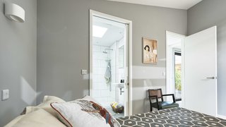 This London Prefab Made of 7 Modules Was Raised in Just One Day - Photo 8 of 9 -