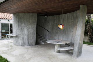A Restaurateur's Mythical Home in Miami Follows the Path of the Sun - Photo 4 of 14 -