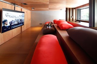An Amazing Home in Brooklyn Made Out of 21 Shipping Containers - Photo 7 of 12 -