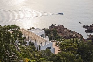 Discover 8 of the Best Mediterranean Homes - Photo 6 of 11 - As the former home of modernist architect Barry Dierks, this French Riviera residence that overlooks the Mediterranean Sea was updated with modern interiors and amenities. However, its white cubic architectural facade from 1926 was kept intact.