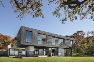 An Incredible Cedar-Clad House Captures Views of the Sea and Forest - Photo 11 of 12 -