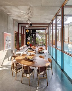 Living Screens Conceal a North Bondi Beach House and a Semi-Indoor Pool - Photo 3 of 18 -
