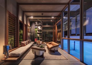 Living Screens Conceal a North Bondi Beach House and a Semi-Indoor Pool - Photo 7 of 18 -