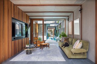 Living Screens Conceal a North Bondi Beach House and a Semi-Indoor Pool - Photo 8 of 18 -
