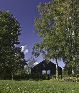 Designed by Copenhagen-based, German architect Jan Henrik Jansen, this vacation home on the Danish island of Møn is available for rent through Urlaubsarchitektur. Built with dark timber, the pure form of the structure creates lofty interiors that offer unobstructed views of the surrounding meadows. 