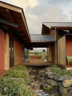 An Incredible Home in Hawaii That’s As Much Fun As Summer Camp - Photo 9 of 20 -