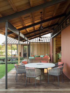 An Incredible Home in Hawaii That’s As Much Fun As Summer Camp - Photo 8 of 20 -
