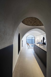Explore a Mysterious Cave-Like Home Near Tel Aviv’s Old Jaffa Port - Photo 6 of 16 -