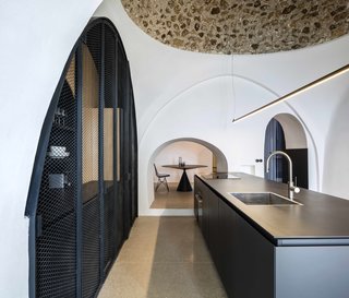 Explore a Mysterious Cave-Like Home Near Tel Aviv’s Old Jaffa Port - Photo 8 of 16 -