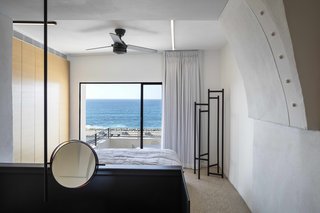 Explore a Mysterious Cave-Like Home Near Tel Aviv’s Old Jaffa Port - Photo 13 of 16 -