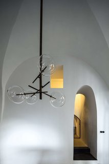 Explore a Mysterious Cave-Like Home Near Tel Aviv’s Old Jaffa Port - Photo 15 of 16 -
