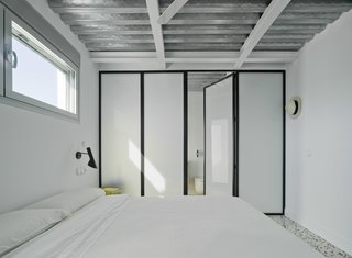 A Spanish House's Addition Looks Like an Ultra-Modern Helmet - Photo 5 of 13 -