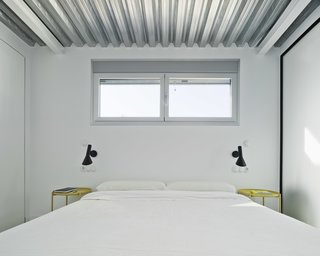 A Spanish House's Addition Looks Like an Ultra-Modern Helmet - Photo 6 of 13 -