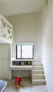 A Serpentine Wall in This Taiwanese Home Divides Public and Private Space - Photo 8 of 14 -