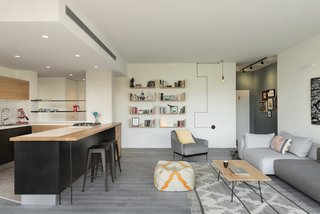 Graphic Design Guides an Apartment Renovation in Tel Aviv - Photo 1 of 14 -