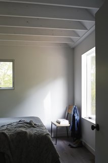 A Minimalist Retreat Rises From Old Stone Walls in Hudson Valley - Photo 8 of 12 -