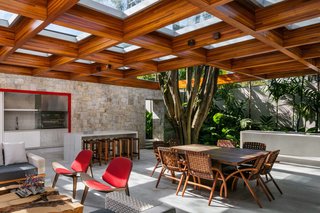This Brilliant Brazilian Abode Was Designed Around an Imposing Tree - Photo 5 of 11 -