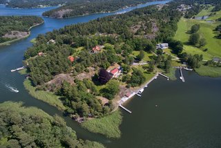 Greta Garbo’s Swedish Island Villa Is Up For Sale - Photo 18 of 21 -