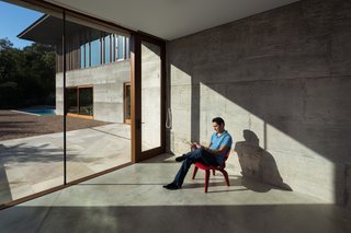 A Dramatic Roof and Board-Formed Concrete Keep This Texas Residence Cool - Photo 1 of 13 -