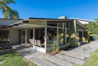 An Immaculate Midcentury Abode in San Diego Asks $1.55M - Photo 2 of 12 -