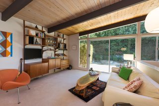 An Immaculate Midcentury Abode in San Diego Asks $1.55M - Photo 7 of 12 -