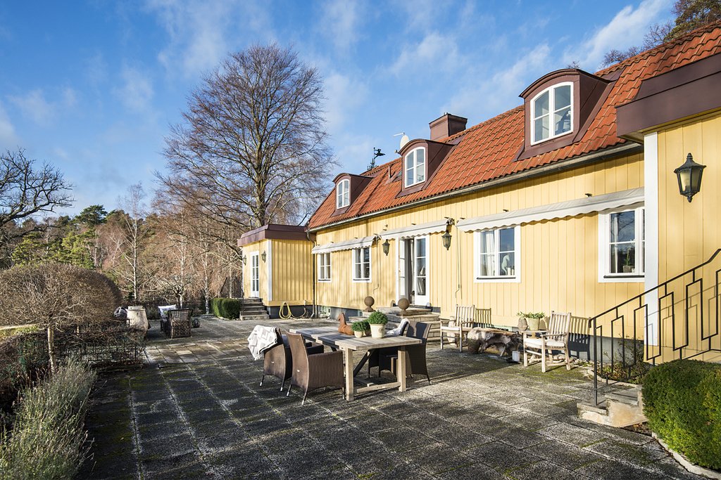 Photo 4 of 21 in Greta Garbo’s Swedish Island Villa Is Up For Sale Dwell