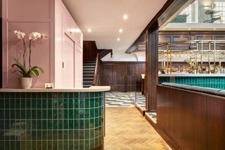 A Historic Church in London Hosts a New Cantonese Restaurant and Art Gallery - Photo 7 of 15 -
