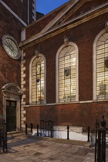 A Historic Church in London Hosts a New Cantonese Restaurant and Art Gallery - Photo 3 of 15 -