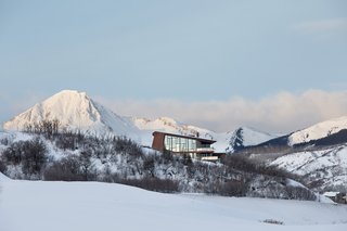 An Angular Mountain Retreat in Colorado Captures Breathtaking Views - Photo 1 of 15 -