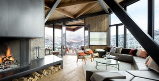 An Angular Mountain Retreat in Colorado Captures Breathtaking Views - Photo 3 of 15 -