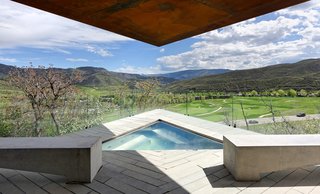 An Angular Mountain Retreat in Colorado Captures Breathtaking Views - Photo 9 of 15 -