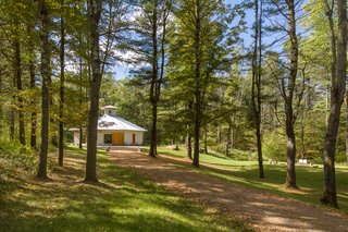 A Modern Octagonal Barn House in Upstate New York Asks $1.28M - Photo 7 of 12 -