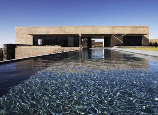 A perpendicular pool in Villa K