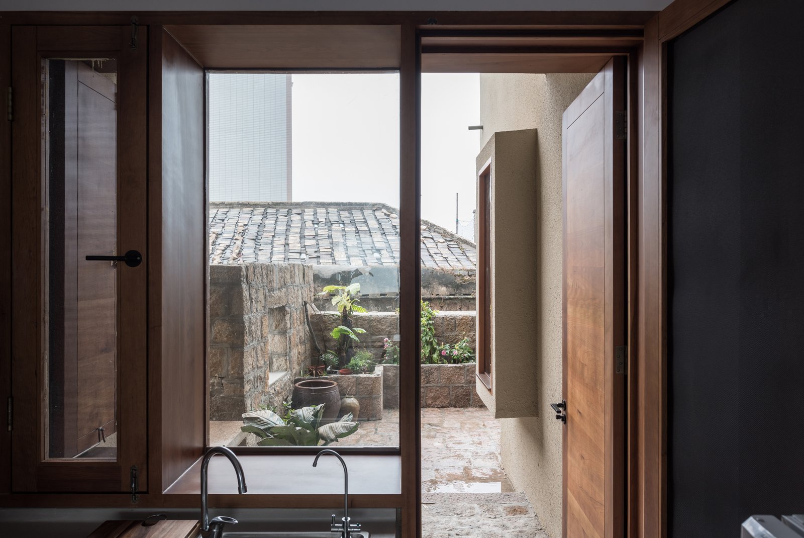An outdoor terrance behind the kitchen.