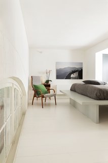 A 20th-Century Dutch Schoolhouse Now Holds a Series of Airy Lofts - Photo 7 of 13 -