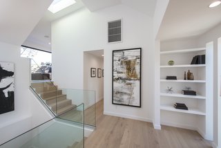 Red Hot Chili Peppers Frontman Anthony Kiedis' Former L.A. Abode Asks $3.2M - Photo 13 of 13 - Skylights brighten the stairs and corridor.